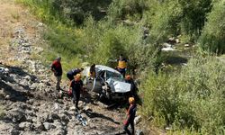 Sivas’ta otomobil dere yatağına uçtu: 2 ölü