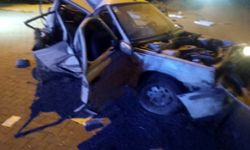 TIR ile çarpışan otomobildeki çift öldü, kızları ağır yaralandı