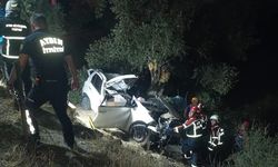 Şarampole devrilen otomobildeki 2 kişi öldü, 1 çocuk yaralandı