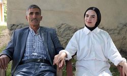 Babasının YKS çıkışında çiçekle karşıladığı genç kızın kazandığı bölüm ortaya çıktı