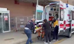TIR, otomobile çarptı; 1’i ağır 2 yaralı