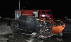 Manisa’da kamyonetle otomobilin çarpışması sonucu 5 kişi öldü, 6 kişi yaralandı