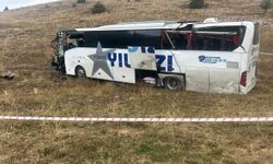 Sivas’ta yolcu otobüsü ile tırın çarpıştığı kazada 20 kişi yaralandı