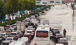Ankara’da sağanak yağış: Yollar göle döndü