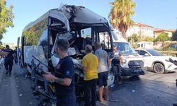 Antalya'da midibüsler çarpıştı; yaralılar var