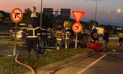 Bursa’da otomobil traktöre çarpıp alev aldı: 2 yaralı