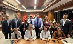 CHP heyeti, Genel Başkan Çalışma Ofisi ilan edilen binada nöbet tutuyor