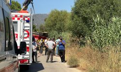 Devrilen traktörünün altında kalıp, öldü