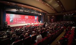 CHP İstanbul İl Kongresi mahkeme kararına rağmen başladı: Durdurmak için heyet gitti!