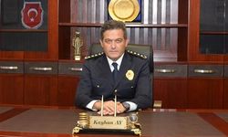 Kayhan Ay kimdir?