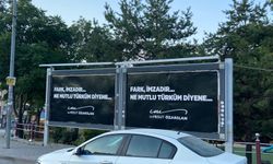 Özgür Özel Emniyetin görseline tepki göstermişti: CHP’li belediyeden Atatürksüz 30 Ağustos bilbordu