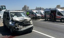 Manisa’da 3 aracın karıştığı kazada 4'ü çocuk, 6 yaralı