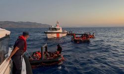 Marmaris'te Yunan unsurları tarafından geri itilen 74 kaçak göçmen kurtarıldı