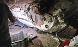 Otomobil, refüje çarpıp devrildi: 5 yaralı