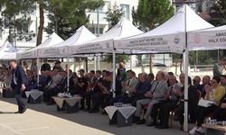 Öğrencilere kötü örnek olan tören krizi