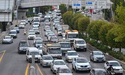 Okullar açıldı, trafik durdu: Büyükşehirlerde ilk gün yoğunluğu