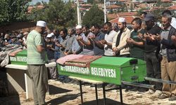 Tabancayla öldürülen iki kadının cenazesi Afyonkarahisar'da defnedildi