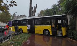 Beşiktaş'ta İETT otobüsü motosiklete çarptı