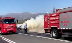 Seyir halindeyken alev alan otomobil yandı