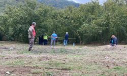 Devrilen traktörün altında kalan sürücü öldü