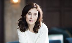 Eski yetişkin içerikli film yıldızı Sibel Kekili'den transparan elbise seçimi