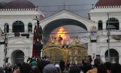 Şiddetli protestolarla çalkalanan Nepal'de ordu sokağa indi