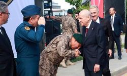 Bahçeli'nin elini öpen Özel Harekat Başkanı Karadeniz, vali olarak atandı!