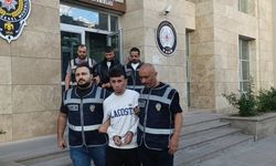 Takip edip bıçak çektikleri 2 kişinin parasını gasbettiler: 2 tutuklama