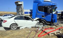 TIR’la çarpışan otomobilin sürücüsü yaralandı