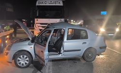 Tır ile çarpışan otomobildeki 2'si çocuk 6 kişi yaralandı