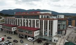 Karın ağrısıyla hastaneye giden 16 yaşındaki çocuk doğum yaptı