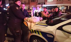 Alkollü sürücü kimlik isteyen şube müdürüne tekme attı