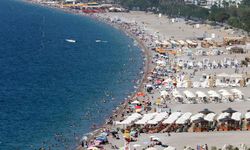 Antalya'da sezon açıldı; plajda 1 günün maliyeti 1500 TL!