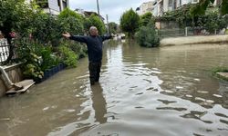 Balıkesir'de sağanak; cadde ve sokaklar göle döndü