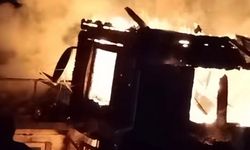 Bartın'da 2 katlı ahşap ev yandı