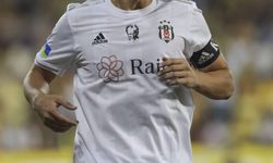 Beşiktaş'ta şok ayrılık: Tecrübeli oyuncu futbolu bırakıyor