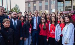 Etimesgut’ta Cumhuriyet Meydanı’nda anlamlı tören