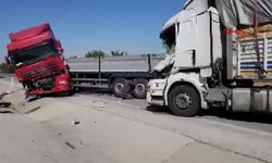 2 TIR'ın çarpıştığı kazada 3'ü ağır 4 yaralı