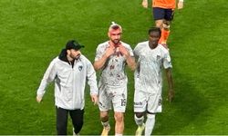 Hava topu mücadelesinde kafasına darbe alan Serdar Dursun’a 12 dikiş!