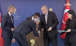 AK Parti’ye geçen belediye başkanları, Erdoğan’ın elini öptü
