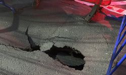 İstanbul Kağıthane'de yol çöktü