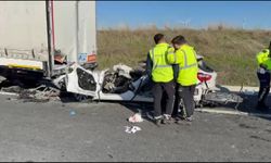 Silivri'de otomobil TIR'ın altına girdi: 1 ölü