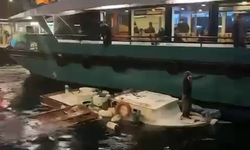 Üsküdar'da yolcu motoru balıkçı teknesine çarptı