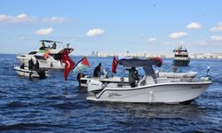 İzmir'de tekneler, Sumud Filosu'na destek için denize açıldı