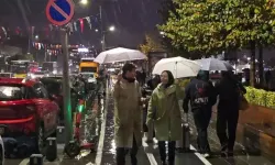 İstanbul’da sağanak yağış caddeleri suyla doldurdu