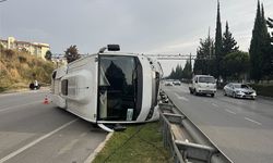İzmir'de devrilen midibüsteki 5 kişi yaralandı