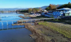 İznik Gölü'nde kuraklık nedeniyle çekilme 350 metreye ulaştı; kayıklar karaya oturdu