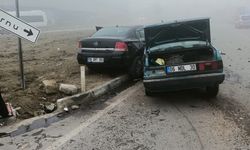 Kavşakta otomobiller çarpıştı: 1’i bebek, 4 yaralı