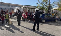 Zabıta ekipleri, öğrencilerin güvenliği için okul önlerinde görev başında