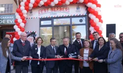 Kent Lokantası’ndan sonra ‘Kent Berberi’ hizmete açıldı